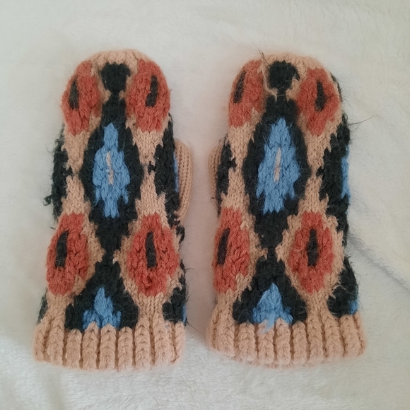 Wool blend multi-color fuzzy knit geometric pattern winter mittens - Picture 2 of 10